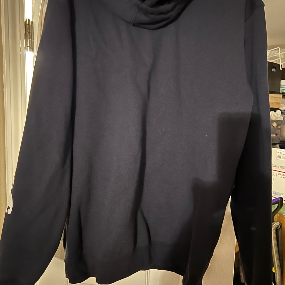 Carhaart. Mens hoodie navy size large . Heavy hoodie for winter.